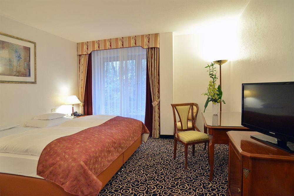 Schlosshotel Monrepos Людвигсбург Экстерьер фото